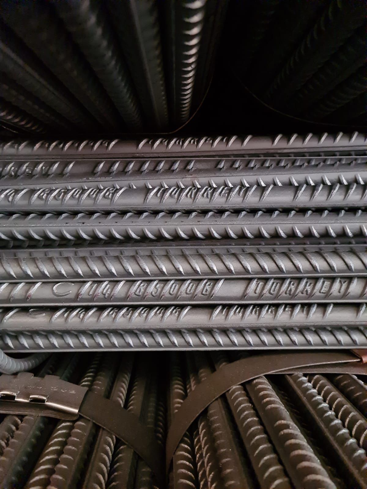 Nervürlü demir çubuk